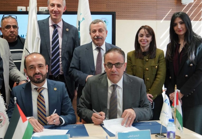 الجامعة العربية الأمريكية ومستشفى ابن سينا يوقعان اتفاقية تدريب سريري لطلبة كلية الطب البشري