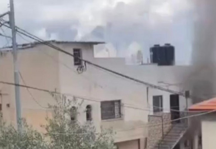 الاحتلال يحرق عددا من منازل المواطنين في مخيم جنين