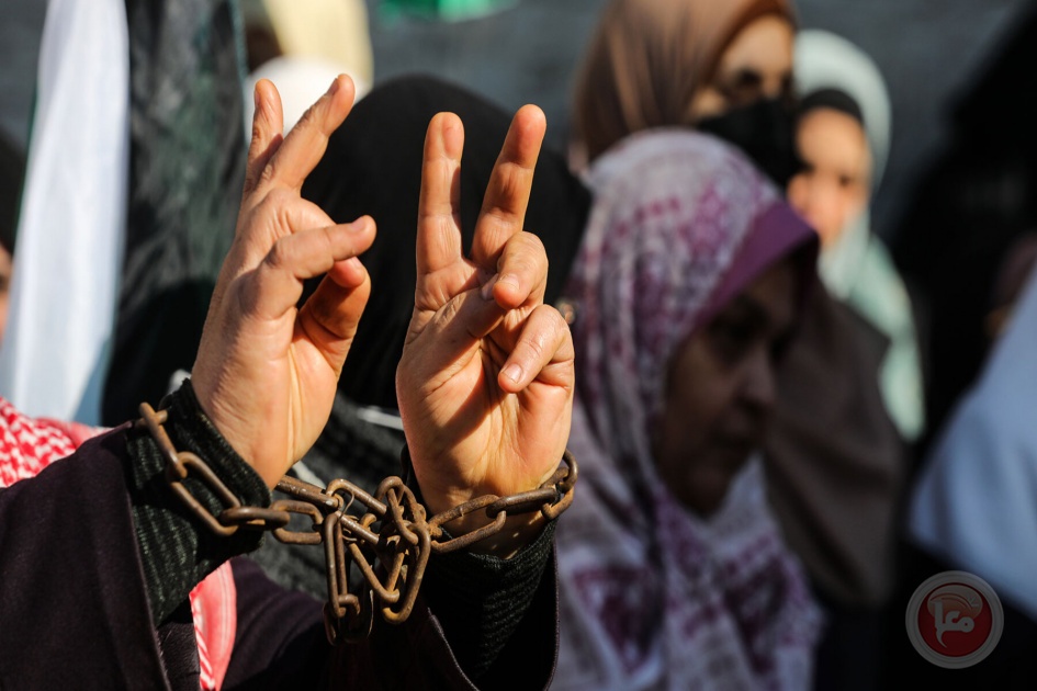 10 أسيرات بانتظار معانقة الحرية
