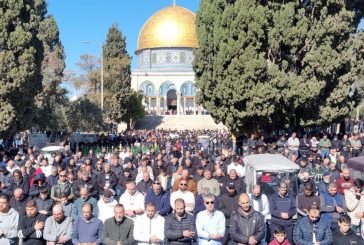 50 ألف مصل يؤدون الجمعة في الأقصى وسط قيود على دخول المصلين