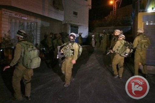 قوات الاحتلال تعتقل شابين من مخيم الجلزون