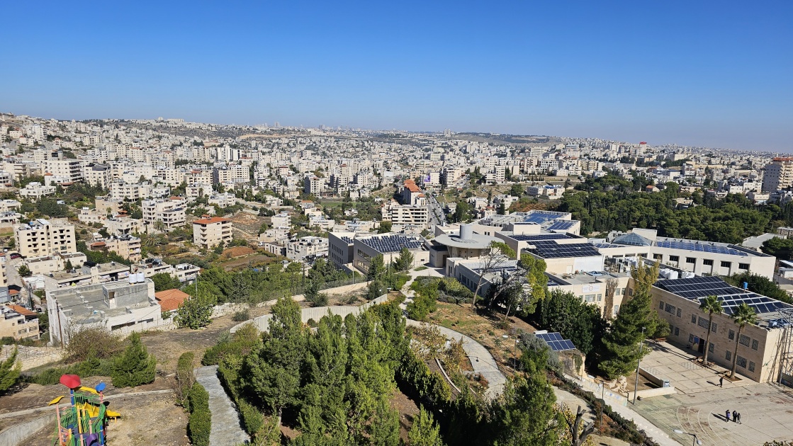 الطقس: أجواء غائمة وشديدة البرودة