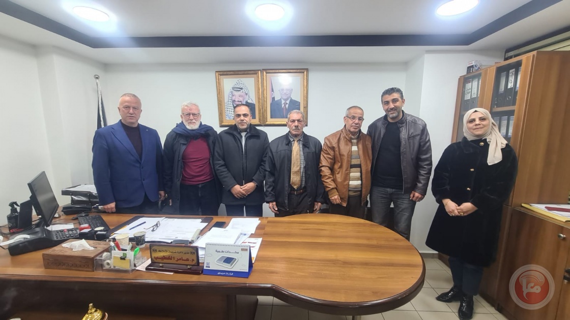 اللجنة الرئاسية للسلم الاهلي تجتمع بمدير ضريبة الاملاك في الخليل