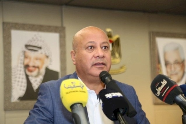 أبو هولي يطالب “الأونروا” بالعدول عن قرار سحب كتاب اللغة العربية للصف الخامس