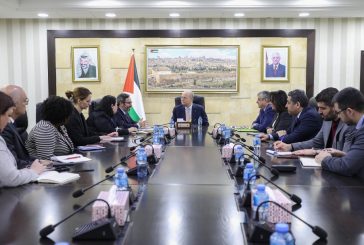 مصطفى يبحث مع مسؤول أممي توفير الإيواء المؤقت واستعادة الخدمات في قطاع غزة