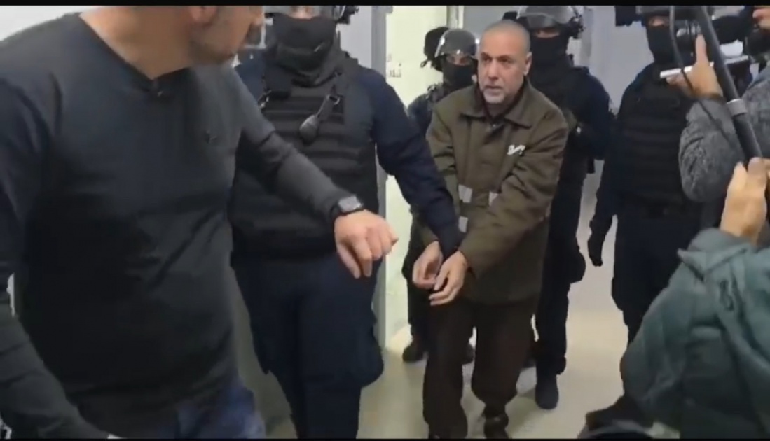 فيديو يظهر د. ابو صفية مكبلا في سجون الاحتلال