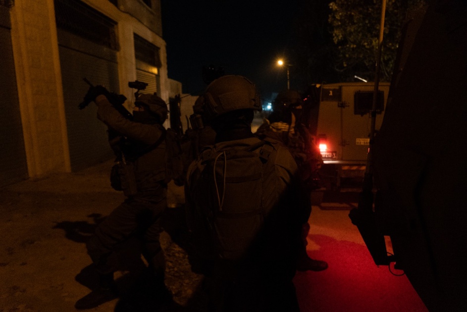الاحتلال يعتقل نازحين من أحد مساجد طولكرم