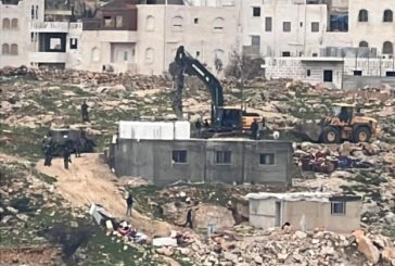 الخليل: الاحتلال يهدم منزلا ويجرف أراض