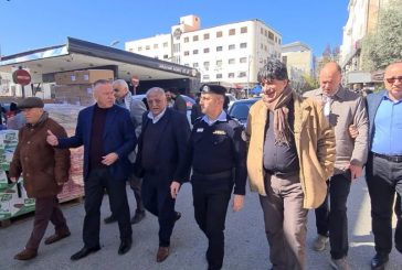الغرفة التجارية ولجنة تجار باب الزاوية والشرطة يتفقدون وسط مدينة الخليل