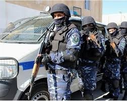 القبض على شخص لضلوعه بالنصب والاحتيال على عدد من العمال شمال الخليل