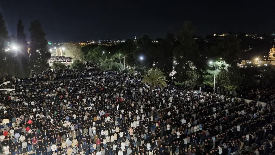 عشرات الالاف يحيون ليلة القدر في المسجد الأقصى