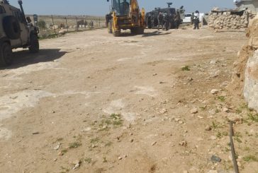 جيش الاحتلال يهدم خيمة ويصادرها شرق يطا