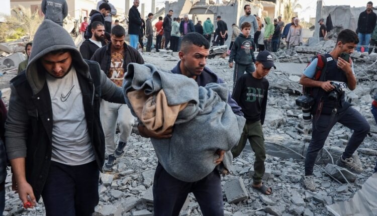 25 شهيدا- غارات متجددة على قطاع غزة توقع شهداء وجرحى