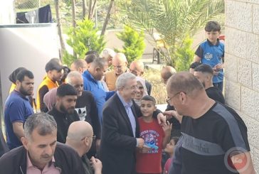 البرغوثي يزور النازحين من مخيمات طولكرم ونور شمس