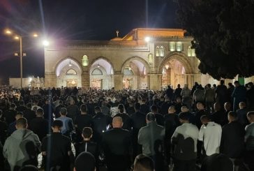 100 ألف يؤدون صلاتي العشاء والتراويح في المسجد الأقصى