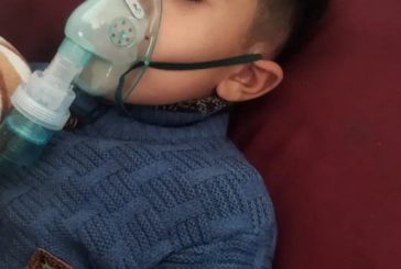 والدة تناشد من أجل علاج طفلها المصاب بمرض نادر وخطير
