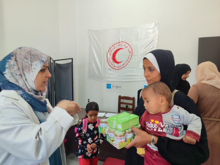 غزة.. جمعية الهلال الأحمر تفتتح خدمات التطعيم ومتابعة الحمل في عياداتها المركزية