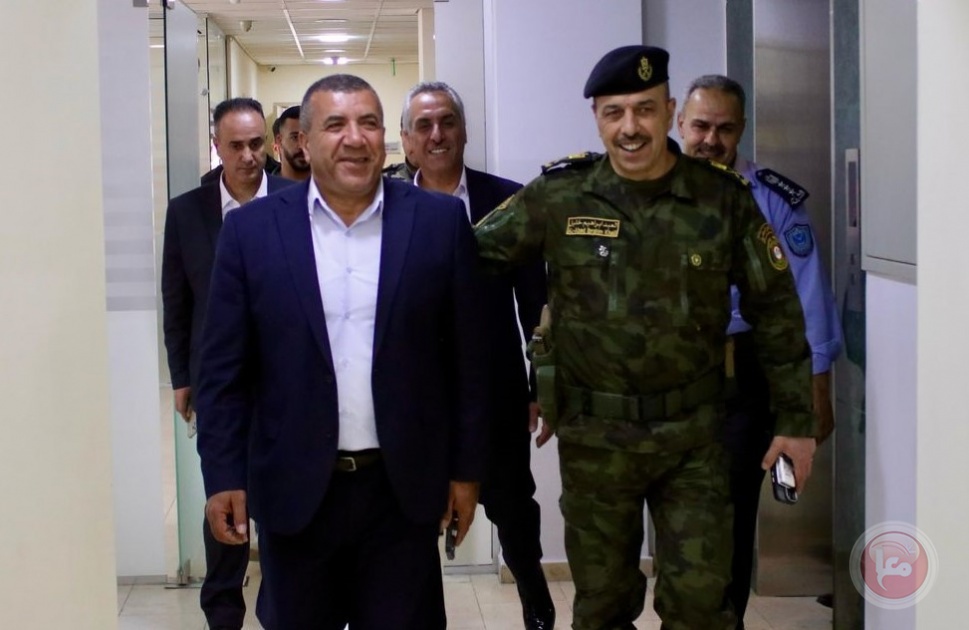 الخليل.. المحافظ دودين يستقبل قائد قوات الأمن الوطني الفلسطيني