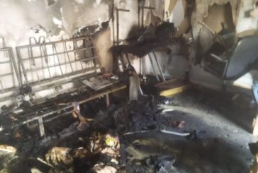 اطفائية بلدية الخليل تخمد نيرانا اندلعت في مصنع للالبان