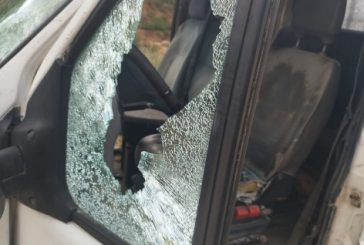 مستوطنون يهاجمون مركبات المواطنين غرب سلفيت ويصيبون مواطنين برضوض