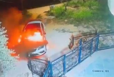 مستوطنون يحرقون مركبة ويخطون شعارات في قيرة شمال سلفيت