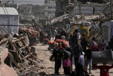 آلاف المواطنين ينزحون من حييّ الشجاعية والتفاح بعد أوامر إخلاء إسرائيلية جديدة
