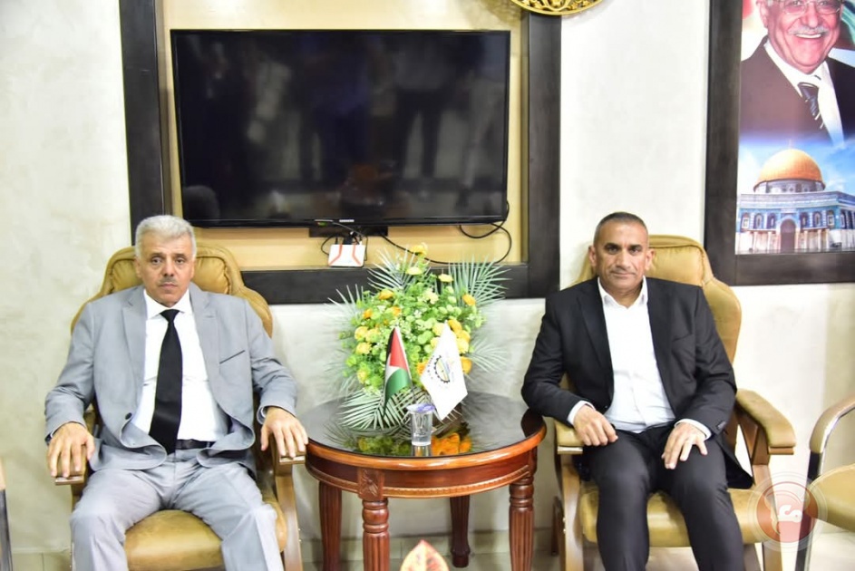 وزير التربية ورئيس بلدية يطا يضعان حجر الأساس لمدرسة يطا المهنية الصناعية