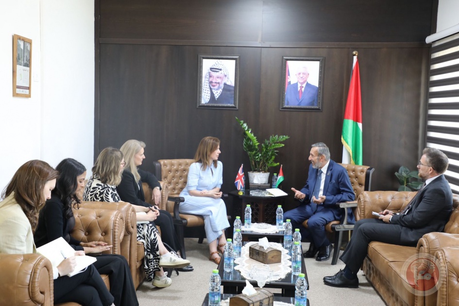 وزير العدل يجتمع مع وفد بريطاني رفيع المستوى ترأسه وزيرة الدولة لشؤون التنمية الدولية