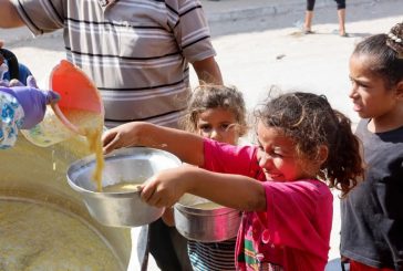 غزة.. إسرائيل تسمح اليوم بدخول شاحنات محملة بطعام الأطفال