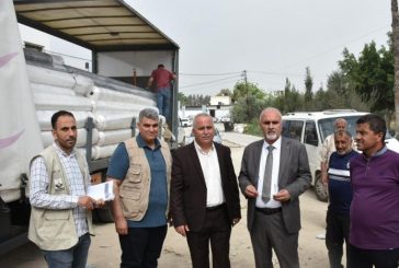 وزير الزراعة يسلّم مستلزمات زراعية لمزارعين في طولكرم
