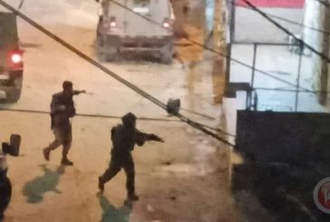 قوات الاحتلال تعتدي بالضرب على طفل قبل اعتقاله في بيت أمر