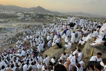 الحجاج يتوافدون إلى عرفات لأداء ركن الحج الأعظم