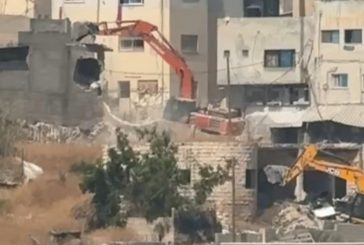 جيش الاحتلال يواصل هدم المنازل داخل مخيم جنين