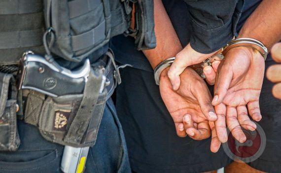 قوات الاحتلال تعتقل 40 مواطنا على الأقل من الضفة