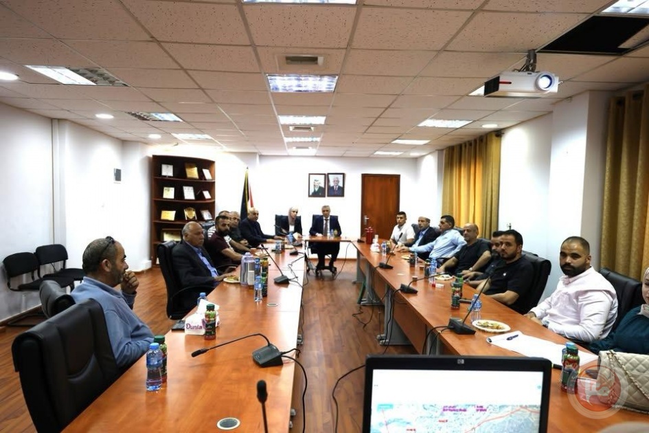 الوزير قنديل يلتقي رؤساء وأعضاء مجالس قروية لمناقشة التحديات الحالية وخطط التطوير وتوحيد الجهود