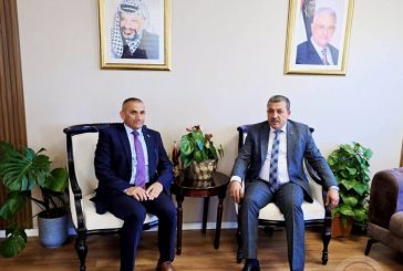 رئيس بلدية يطا يلتقي وكيل وزارة الحكم المحلي