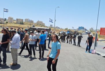 أضرار مادية.. مستوطنون يهاجمون مركبات المواطنين جنوب نابلس
