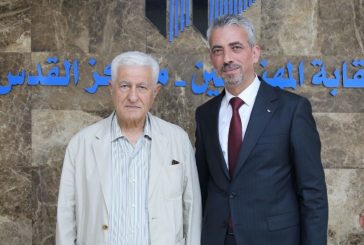 عباس زكي يهنئ نقيب المهندسين طارق الزرو بعد فوز قائمة حركة فتح في الانتخابات