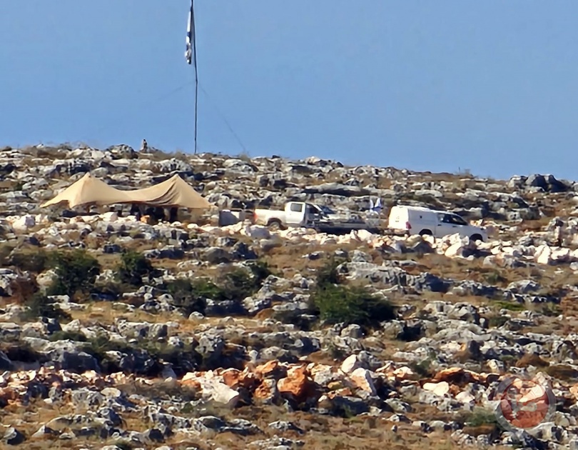 مستوطنون يوسعون بؤرة استيطانية شمال غرب رام الله
