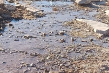 مستوطنون يقطعون المياه عن قرية ام الخير بمسافر يطا