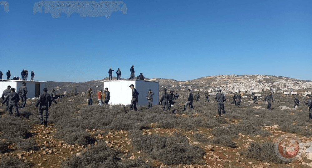 مستوطنون يقيمون بؤرة استيطانية جديدة شمال رام الله