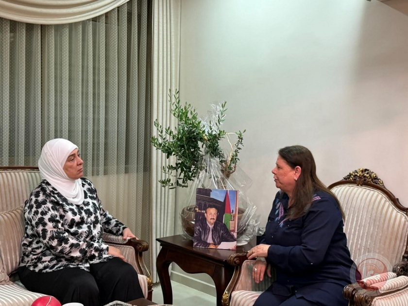 خلال زيارتها منزله- غنام: مروان البرغوثي سيبقى عنواناً للحرية