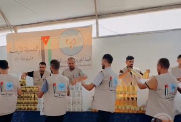 الحملة الأردنية والهيئة الخيرية توزعان 700 طرد غذائي على الأسر المجوعة في قطاع غزة