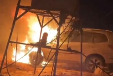 مستوطنون يحرقون مركبة لمتضامنين اجانب في مسافر يطا