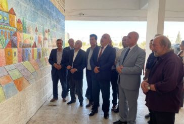 وزير الثقافة يزور مدينة العيزرية ويفتتح معرضا للفن التشكيلي وجدارية ايقونة القدس