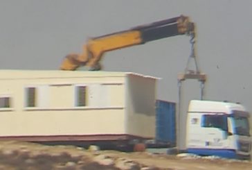 مستوطنون يحاصرون قرية 