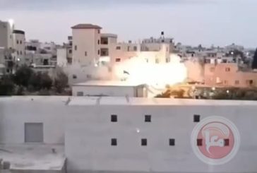 قوات الاحتلال تفجر منزل عائلة الأسير ثابت مسالمة في بلدة بيت عوا جنوب الخليل