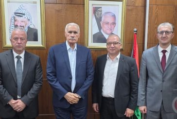 وفد من رجال الأعمال يجتمعون مع الحاج إسماعيل جبر