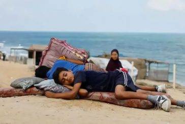 الدفاع المدني بغزة: مئات العائلات تفترش الأرض دون مأوى