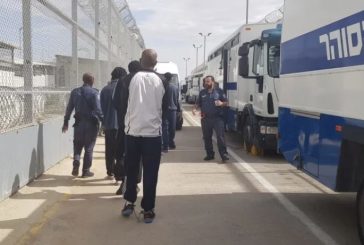 إسرائيل تفرج عن عشرة معتقلين من غزة